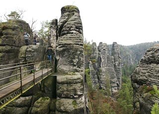 Felsen mit Brücke in der Sächsischen Schweiz
